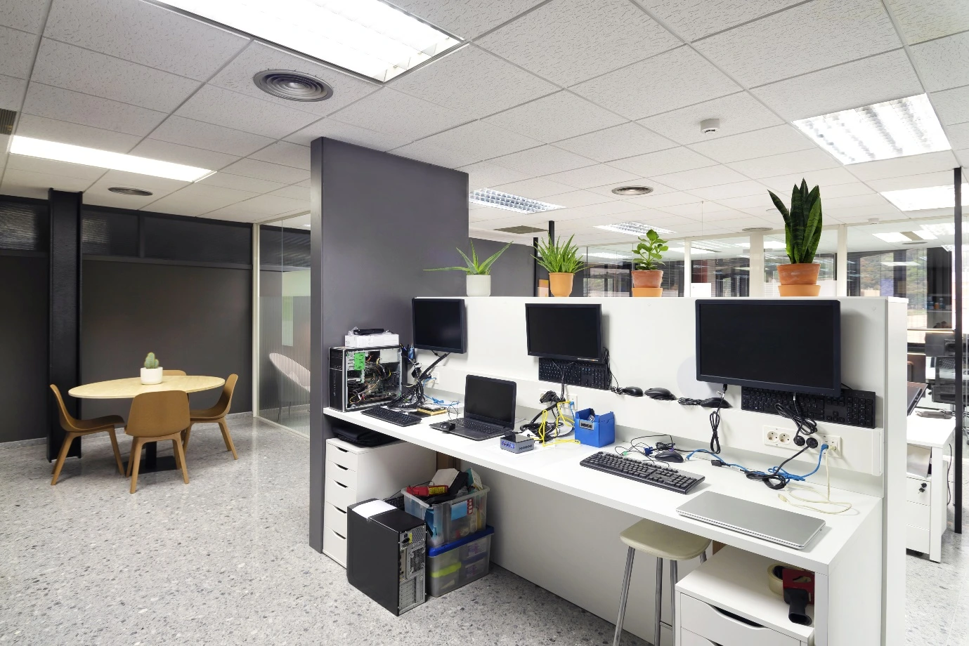 Modern Small Office Interior Design